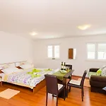 Apartman Mira