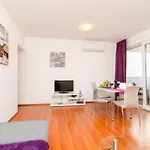 Apartman Mira *