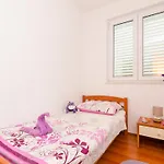 Apartman Mira *