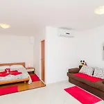 Mira Apartman *