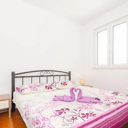 Mira Apartment *