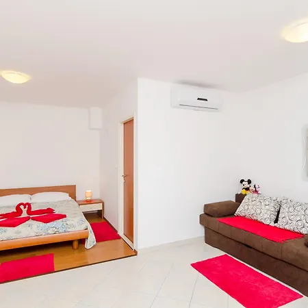 Mira Apartment *