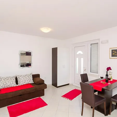 아파트먼트 미라