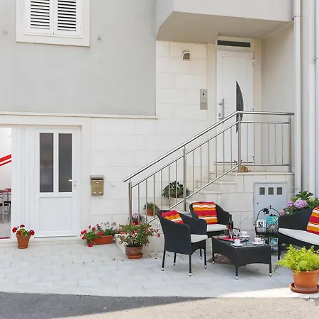 Mira Apartment