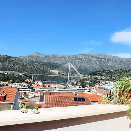 아파트먼트 미라 *