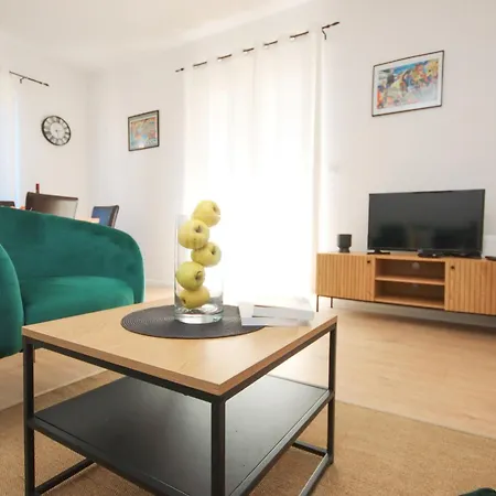 Mira Apartment *