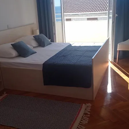 Mira Apartment *