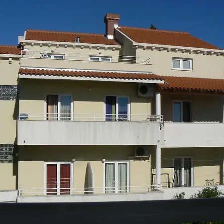 Mira * Cavtat