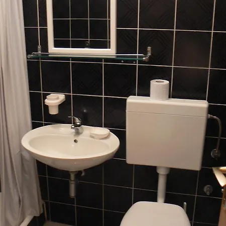 아파트먼트 미라 *