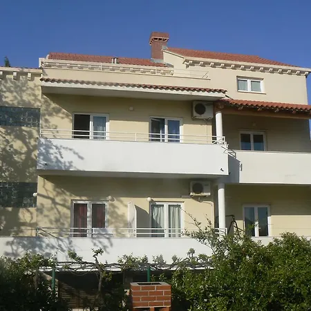 아파트먼트 미라