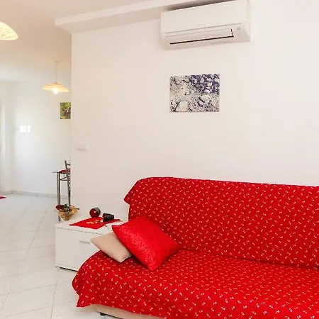 아파트먼트 미라 *