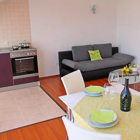 아파트먼트 미라