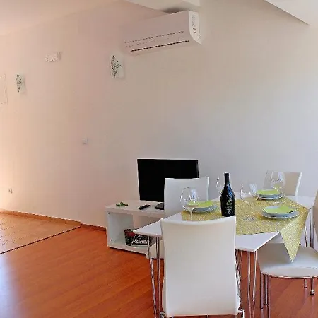 Mira Apartment *